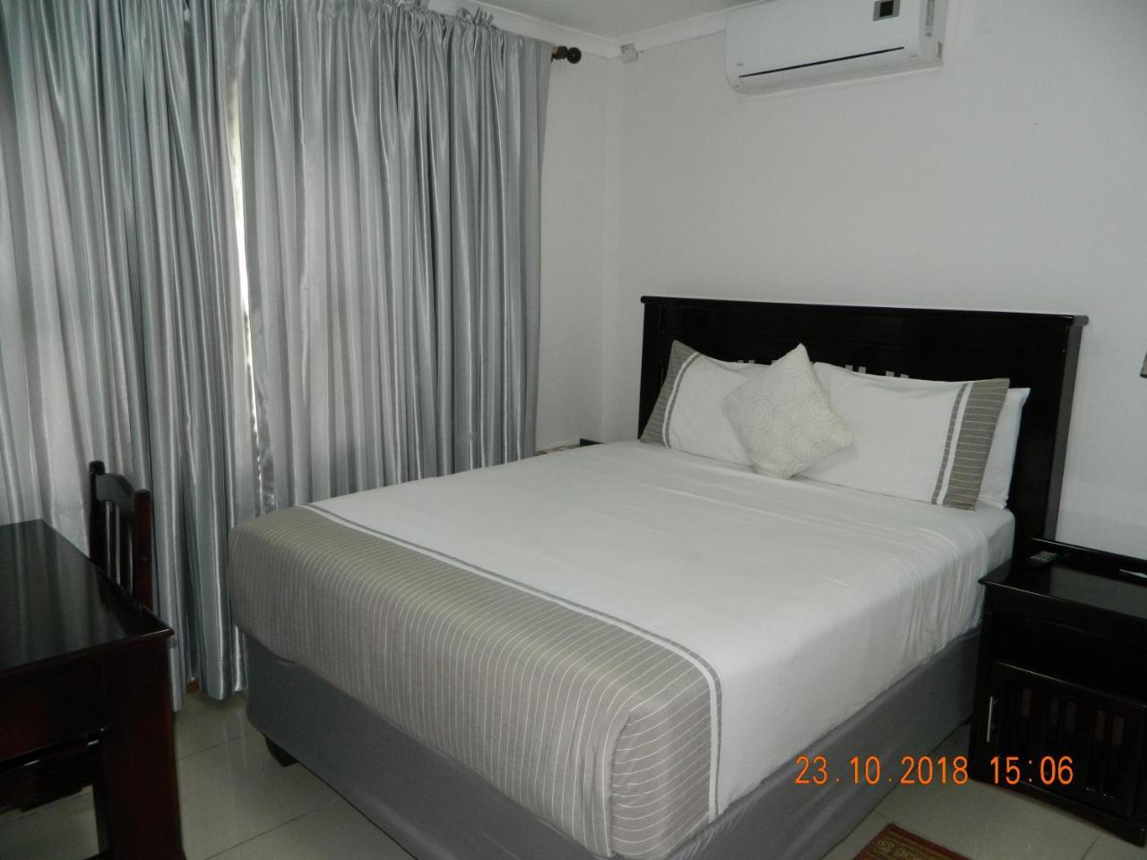 Upper Room Guest House Francistown Exterior foto