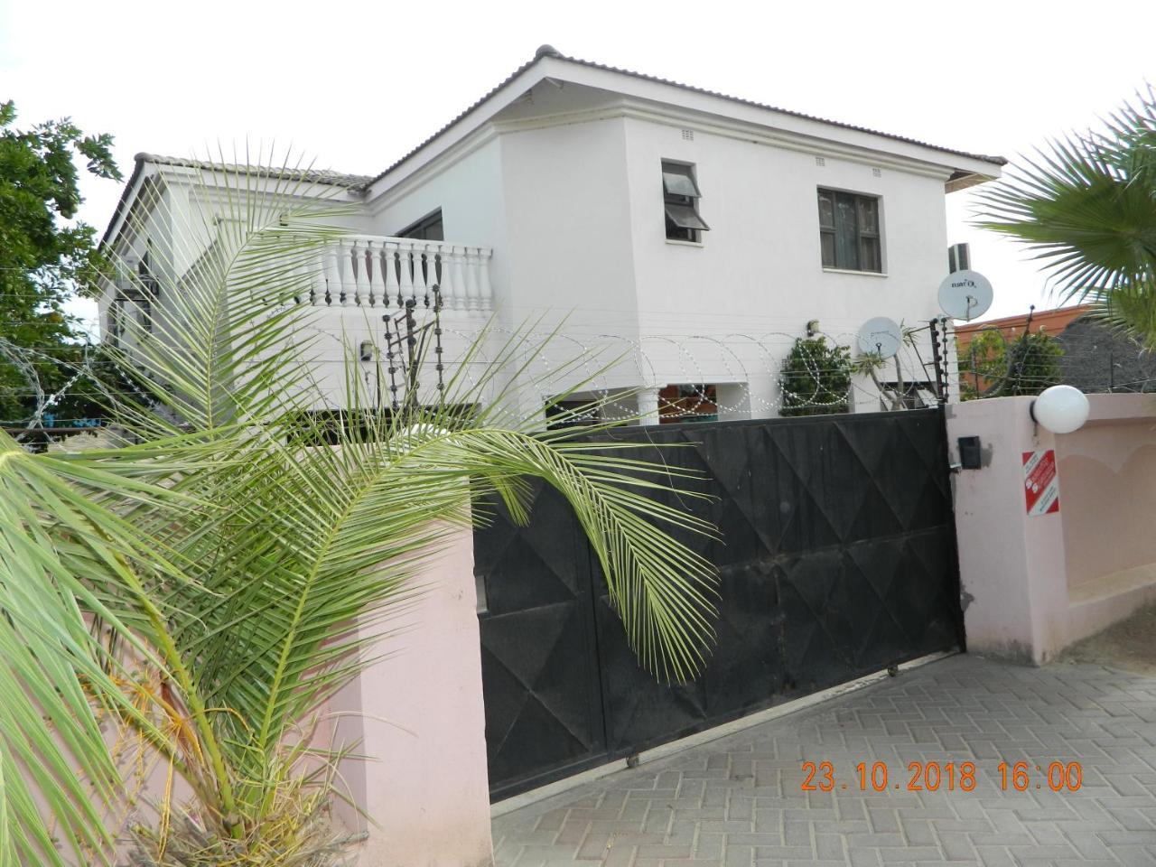 Upper Room Guest House Francistown Exterior foto